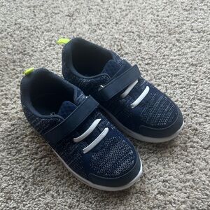 Amazon Nerteo toddler boys size 12 Navy Blue Sneakers